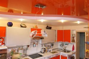 Идеи для ремонта кухни: глянцевые натяжные потолки