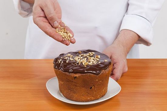 Рецепт кулича с орехами и молочным шоколадом