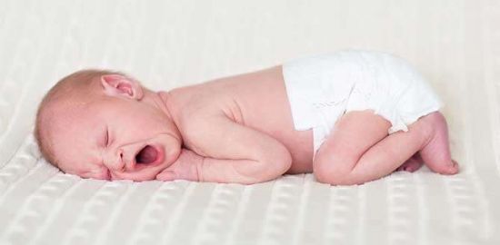 Почему новорожденные часто чихают