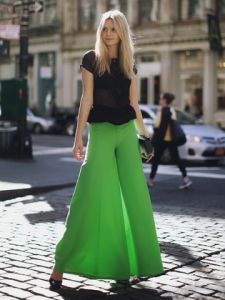 Аксессуары и одежда зеленого цвета
