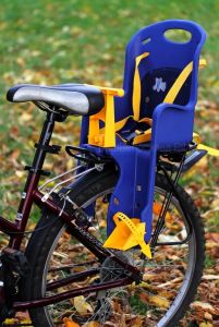 Как крепится детское кресло на велосипед?