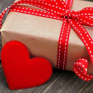 Что подарить на День Святого Валентина и на день кадровика?