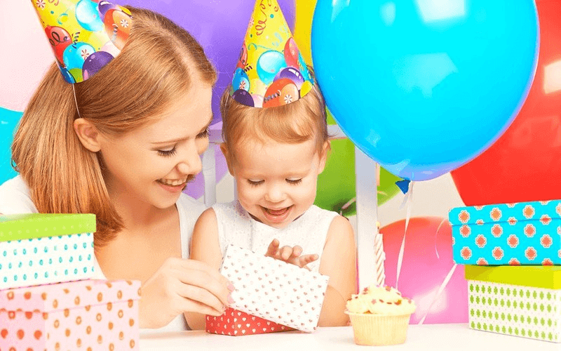 Подарок ребенку: что подарить на день рождения?