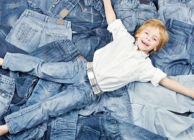Правила выбора модных и стильных детских джинсов